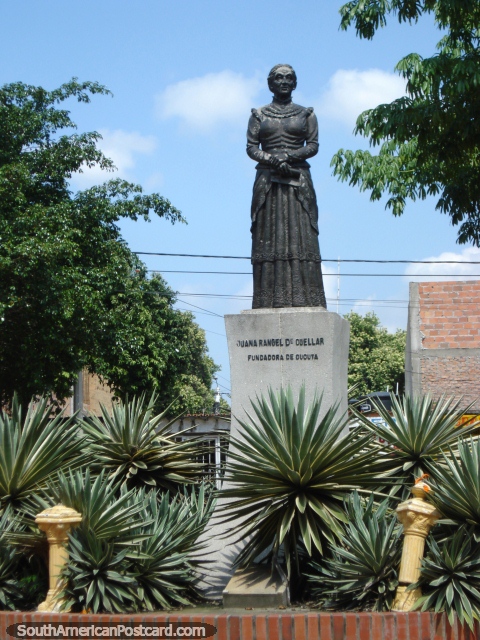 La fundadora de Cucuta Juana Rangel de Cuellar (1649-1736) estatua. (480x640px). Colombia, Sudamerica.
