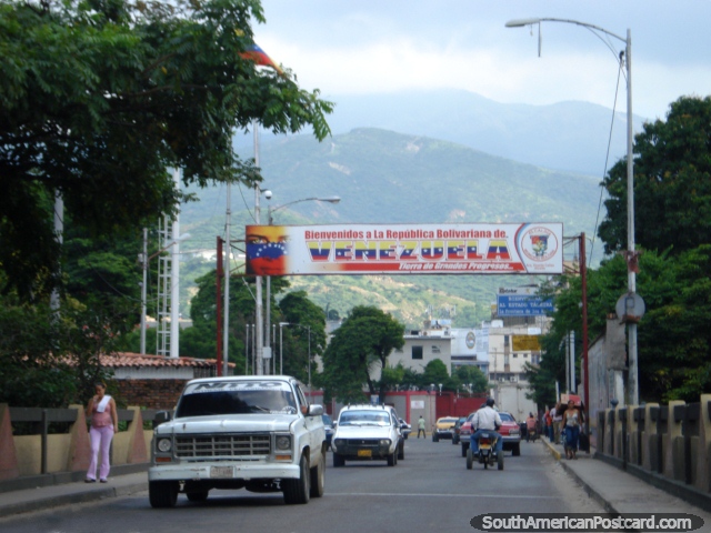 Welcome to Venezuela in San Antonio, view from the Cucuta side. (640x480px). Colombia, South America.