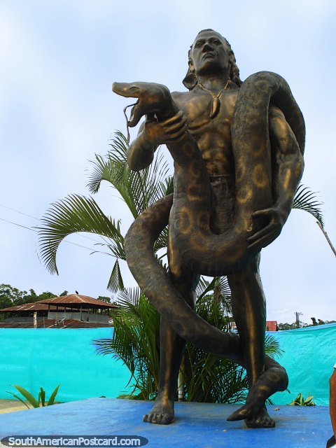 Monumento llamado Malecon de Leticia en el parque al lado del río en Leticia. Indigena con serpiente enorme. (480x640px). Colombia, Sudamerica.