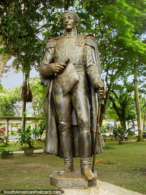 O lder militar Francisco de Paula Santander (1792-1840) monumento em Leticia. (480x640px). Colmbia, Amrica do Sul.