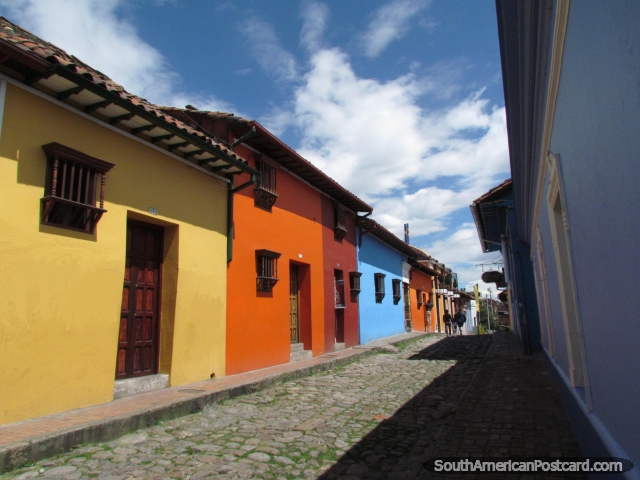 Casas coloridas em La Candelaria em Bogot. (640x480px). Colmbia, Amrica do Sul.