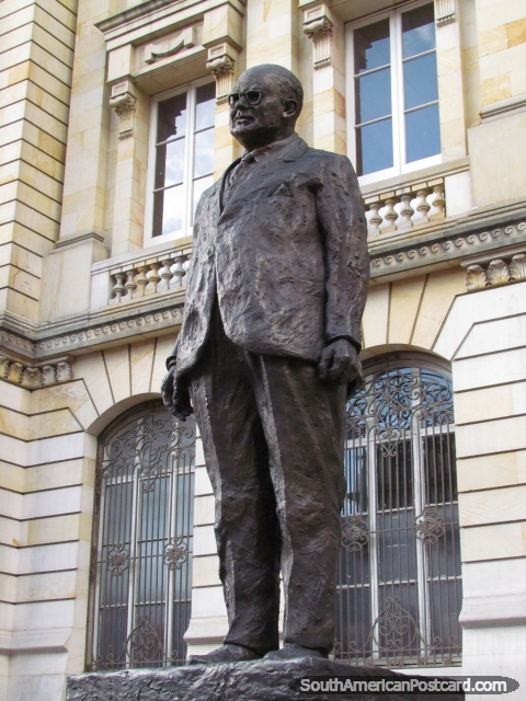 Carlos Lleras Restrepo (19081994) monumento en Bogot, abogado, figura poltica y Presidente de Colombia (19661970). (480x640px). Colombia, Sudamerica.
