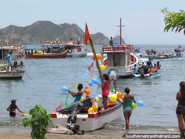 Balões em barcos, festival em Taganga, Fiesta do Carmen. (640x480px). Colômbia, América do Sul.