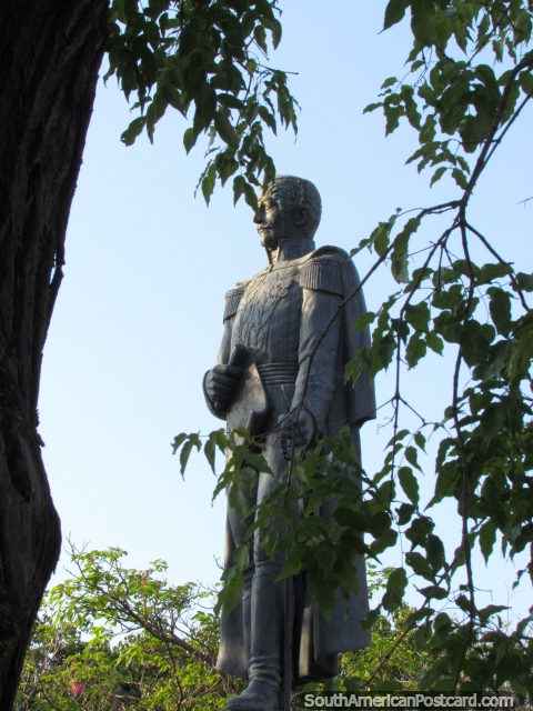 Estatua de Francisco de Paula Santander (1792-1840), el líder militar, Santa Marta. (480x640px). Colombia, Sudamerica.
