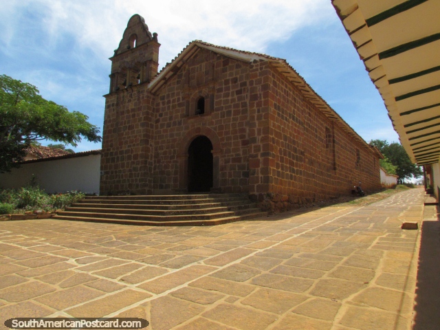 Igreja de pedra Capela de Jesus (Capela de Cementerio) em Barichara. (640x480px). Colômbia, América do Sul.