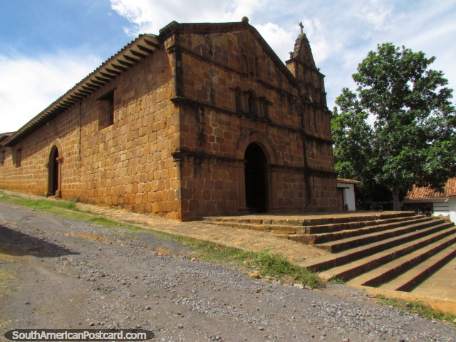 A igreja original de Barichara - Capela de Santa Barbara. (640x480px). Colômbia, América do Sul.