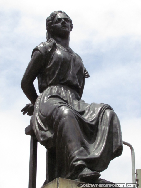 Estatua de Policarpa Salavarrieta Rios en Bogotá, (1795-1817), conocido como La Pola, ejecutado para espionaje. (480x640px). Colombia, Sudamerica.