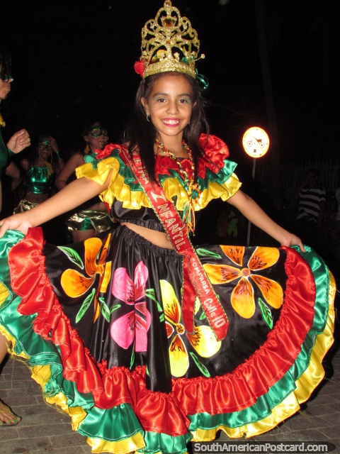 Girl with crown in traditional Colombian dress in Taganga. (480x640px). Colombia, South America.