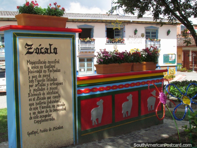 Da praça pública que olha através ao Palácio Municipal em Guatape, informação de Zocalo. (640x480px). Colômbia, América do Sul.