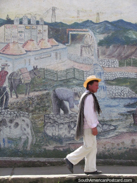 Bufanda sobre el hombro con sombrero, la moda de hombres de Penol. (480x640px). Colombia, Sudamerica.