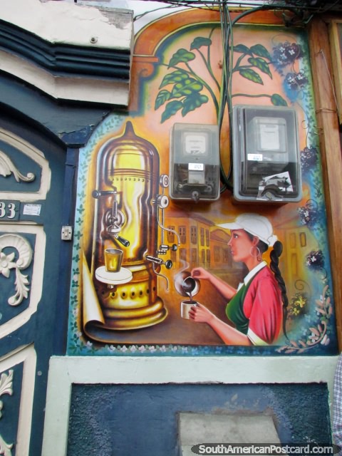 Mural de uma mulher que vaza caf do lado de fora de um caf em Filandia. (480x640px). Colmbia, Amrica do Sul.