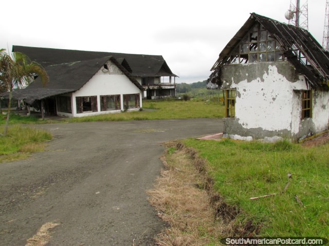 House in a bad state once belonged to drug lord Carlos Lehder, Armenia. (640x480px). Colombia, South America.