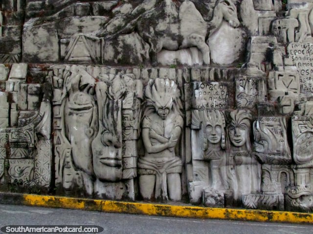 Caras, figuras y animales tallados en roca en Armenia. (640x480px). Colombia, Sudamerica.