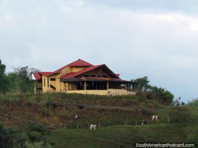La Casa del Diablo cerca de Circasia. (640x480px). Colombia, Sudamerica.