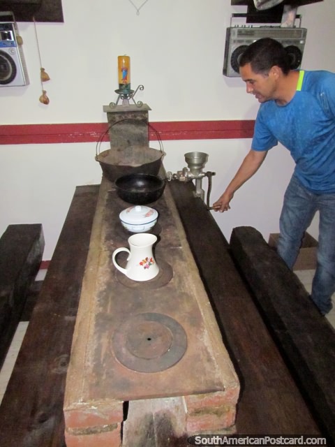 A demonstration of old coffee making equipment at La Ruana Cafe Tertulia in Circasia. (480x640px). Colombia, South America.