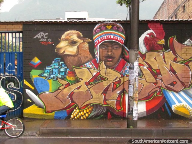 Mural fantástico de um rapaz indïgena, a sua lhama e frango, Bogotá. (640x480px). Colômbia, América do Sul.