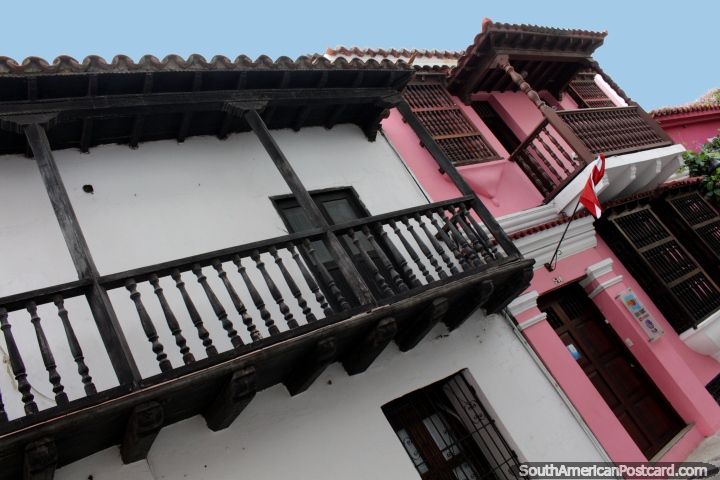 Balconies of wood and well-kept buildings, Cartagena has many. (720x480px). Colombia, South America.