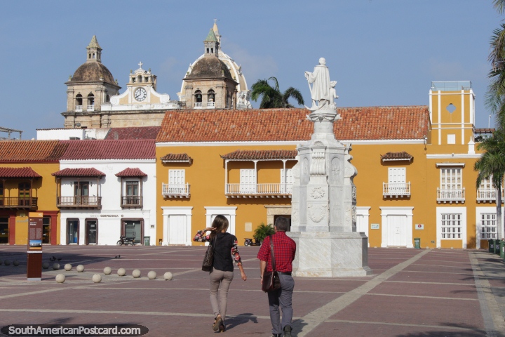 Plaza de la Aduana in Cartagena, Mayors house, Customs house and House of the Marquis de Premio Real. (720x480px). Colombia, South America.