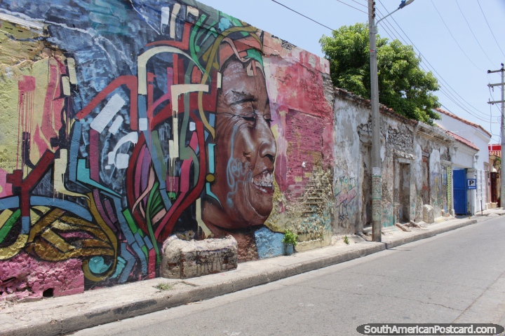 La mujer con colores en el pelo, mural cerca de la Plaza Trinidad en Cartagena. (720x480px). Colombia, Sudamerica.
