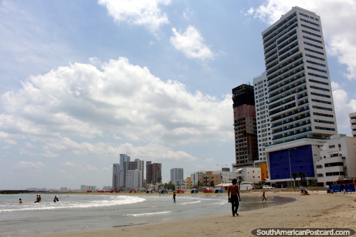 Algunas bonitas playas están a pocos pasos de la ciudad vieja de Cartagena. (720x480px). Colombia, Sudamerica.