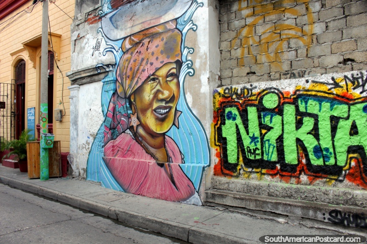 Mujer con sombrero, pendientes de la estrella, mural en Cartagena. (720x480px). Colombia, Sudamerica.