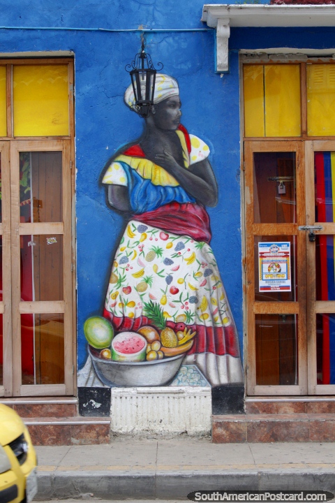 O mural de uma das senhoras de cesto de fruto de Cartagena, os ver em volta da cidade! (480x720px). Colômbia, América do Sul.