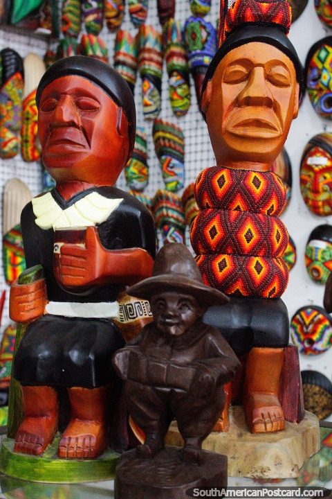 Pair of male figures crafted from wood, arts and crafts in Villa de Leyva. (480x720px). Colombia, South America.