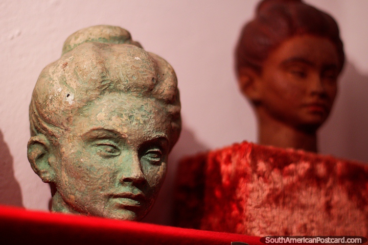 Female ceramic heads, the works of Luis Alberto Acuna (1904-1994) in Villa de Leyva. (720x480px). Colombia, South America.