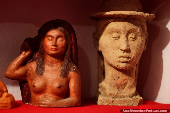 Museo en Villa de Leyva con las obras de Luis Alberto Acua, arte esculpido. (720x480px). Colombia, Sudamerica.
