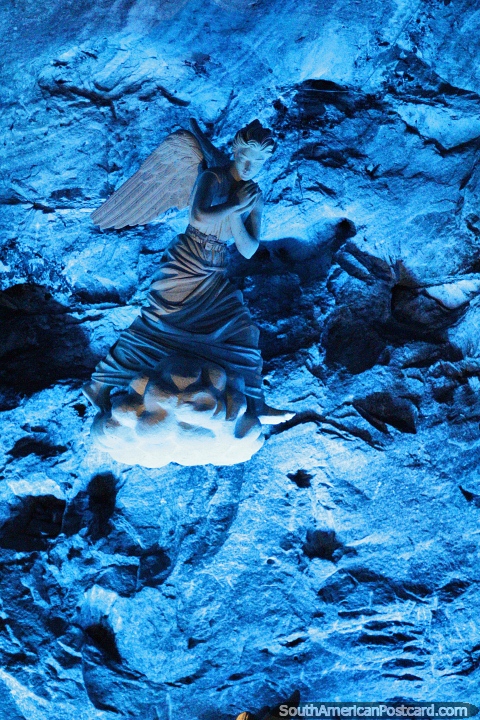 Um anjo com asas, o 3o vi na Catedral de Sal assombrosa em Zipaquira. (480x720px). Colmbia, Amrica do Sul.