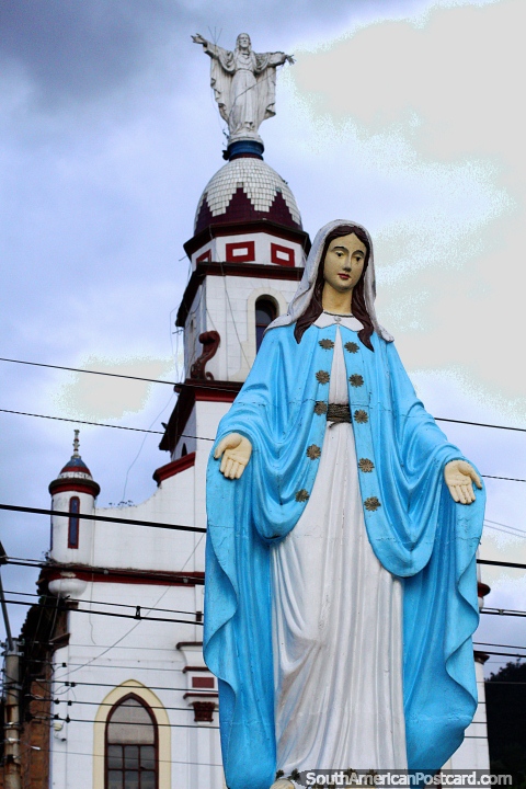 Iglesia en la colina en Zipaquirá - Parroquia Nuestra Señora de los Dolores. (480x720px). Colombia, Sudamerica.