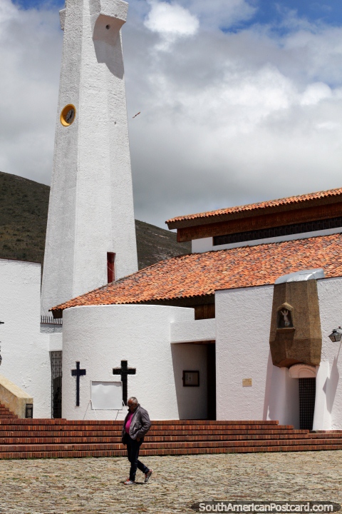 Parroquia Nuestra Seora de los Dolores (1991), iglesia y torre en Guatavita. (480x720px). Colombia, Sudamerica.