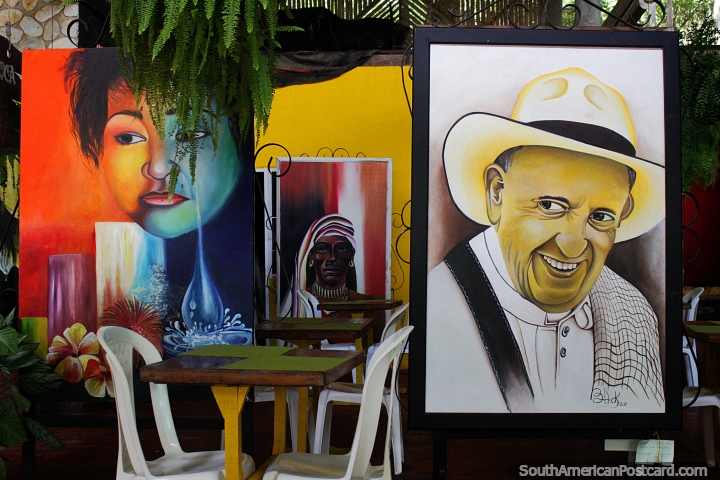 Viejo Colombiano con sombrero de pintura, comer en el Restaurante La Maloca y disfrutar de la obra de arte en Ricaurte, Girardot. (720x480px). Colombia, Sudamerica.