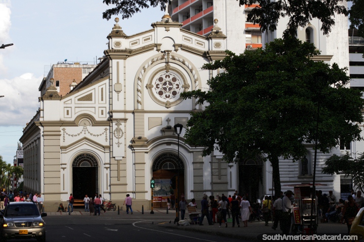 Bela catedral em Ibague - Catedral Inmaculada Concepcion de Ibague. (720x480px). Colômbia, América do Sul.