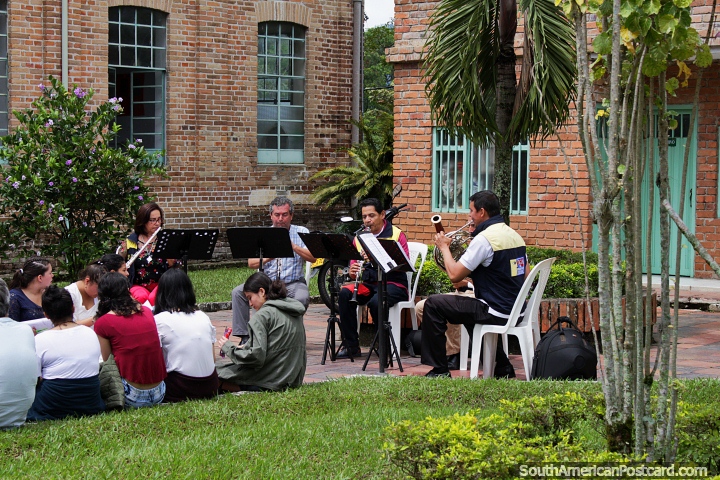 O quarteto de instrumento de sopro executa no Conservatório de Música em Ibague, a capital da música. (720x480px). Colômbia, América do Sul.