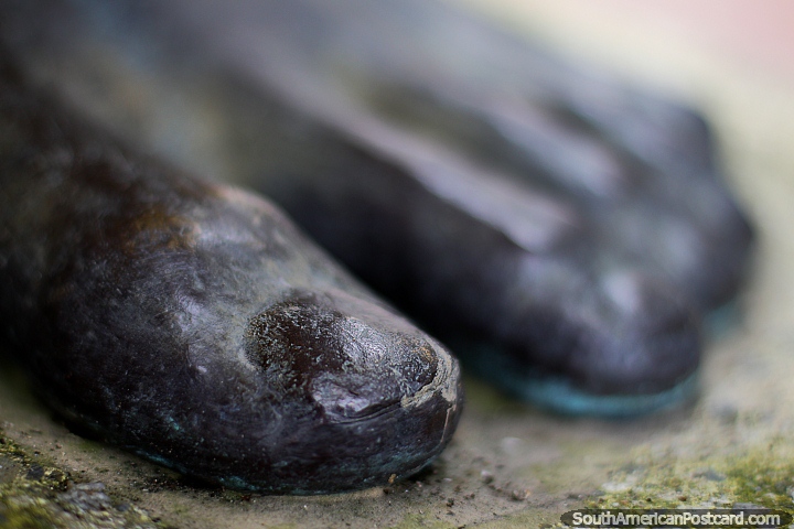 El dedo gordo de una estatua en el Museo de Arte Tolima en Ibagu. (720x480px). Colombia, Sudamerica.