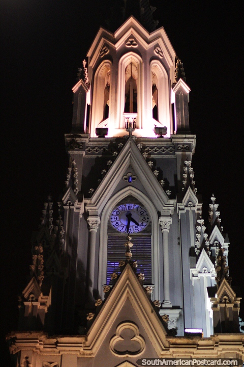 Reloj y campanario que brilla intensamente de la Iglesia de Ermita en Cali. (480x720px). Colombia, Sudamerica.