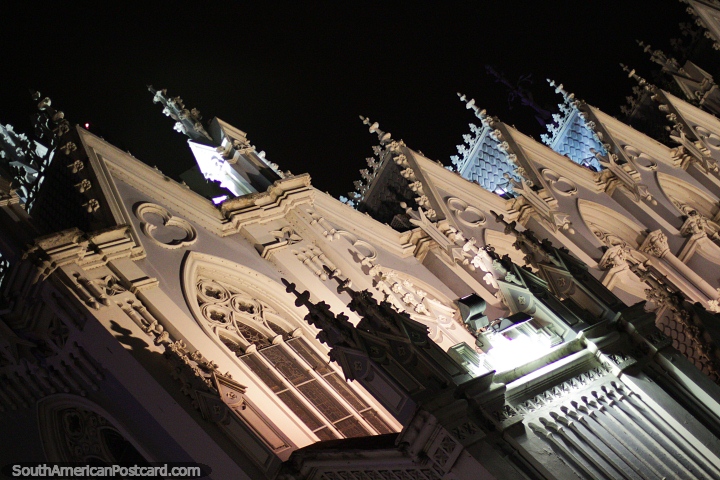 Iglesia gótica Ermita en la noche en Cali, construida entre 1947-1953. (720x480px). Colombia, Sudamerica.