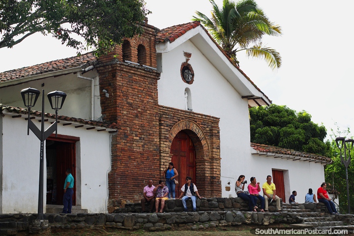 Iglesia de San Antonio en Cali, la iglesia ms antigua de la ciudad. (720x480px). Colombia, Sudamerica.