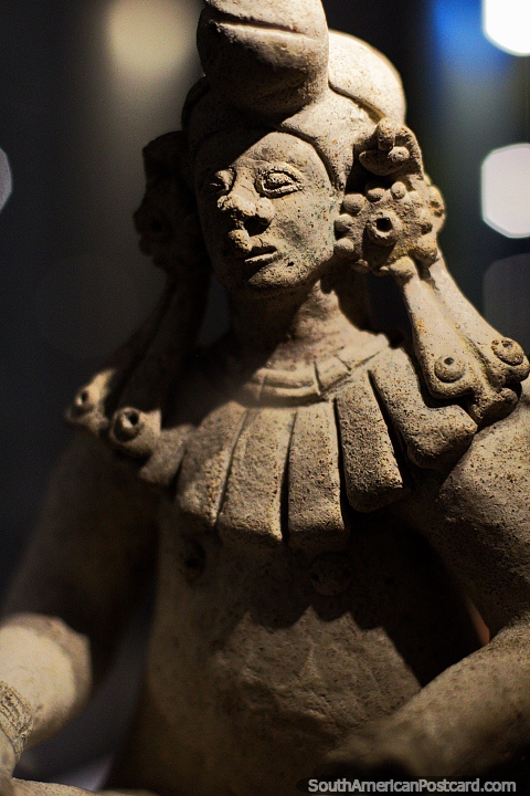 Figure made of pottery, Tumaco 500ac-500dc, La Merced Archaeological Museum, Cali. (480x720px). Colombia, South America.