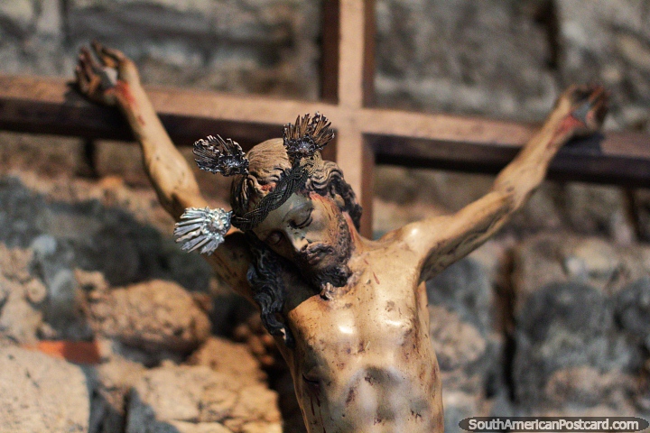 Crucifixin de Jess, arte religioso en el Museo de Arte Religioso La Merced en Cali. (720x480px). Colombia, Sudamerica.