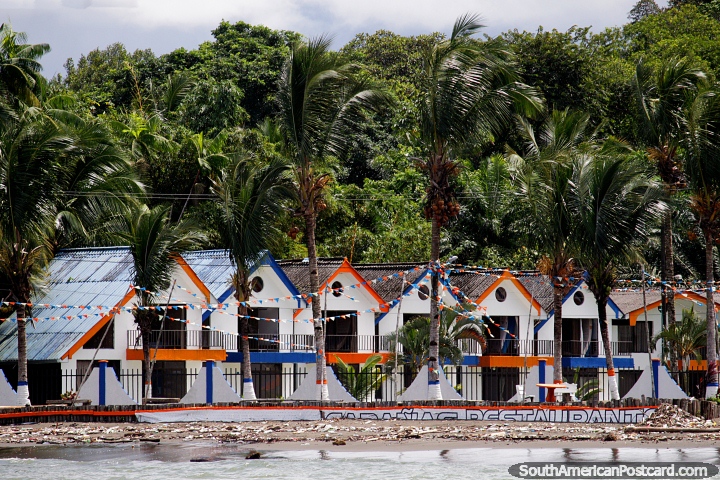 Habitaciones junto al mar en el Hotel La Bocana en la costa entre Buenaventura y Juanchaco. (720x480px). Colombia, Sudamerica.