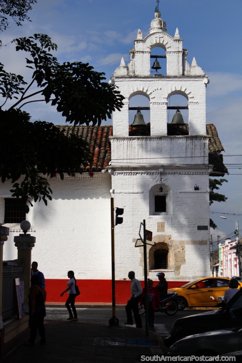 Catedral de Apóstolo de Saint Peter em Buga, aka Igreja matriz e igreja Matriz, construïda entre 1574 e 1616.  (480x720px). Colômbia, América do Sul.