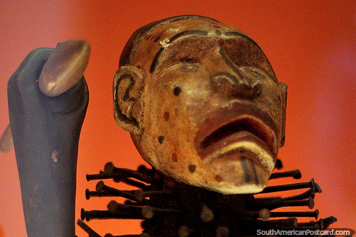 Escultura cerimonial de vingana, o Congo, Museu de Antioquia, Medelln. (720x480px). Colmbia, Amrica do Sul.