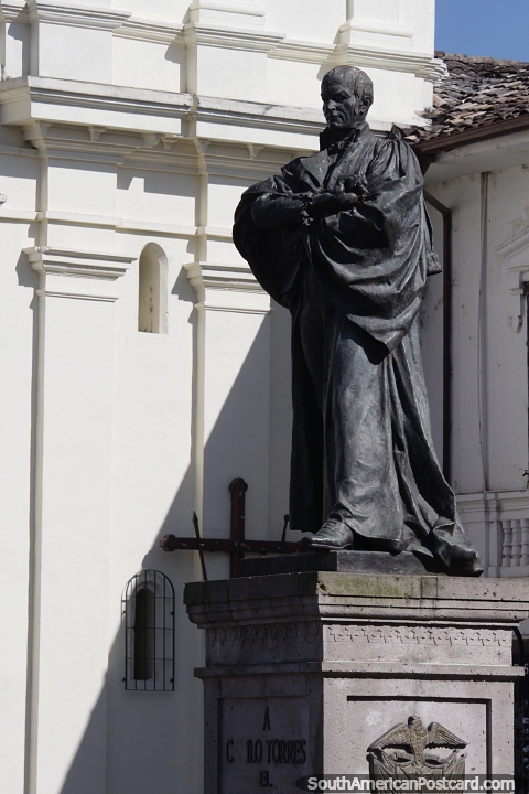 Camilo Torres (1929-1966), priest and socialist, statue at Plaza San Francisco in Popayan. (480x720px). Colombia, South America.