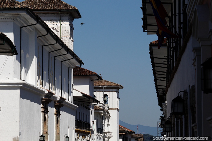 As ruas de Popayan alinhadas com edifícios brancos, a cidade branca. (720x480px). Colômbia, América do Sul.