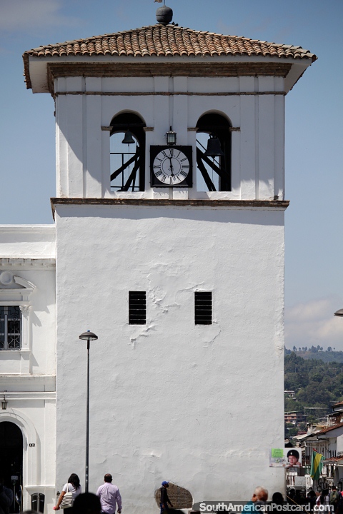 Torre do Relógio Popayan foi construída entre 1673-1682, tem 1 mão e 90.000 tijolos. (480x720px). Colômbia, América do Sul.