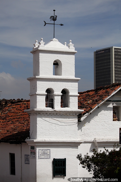 Antigua iglesia blanca con techo de tejas rojas en la Plaza del Chorro de Quevedo, Bogot. (480x720px). Colombia, Sudamerica.