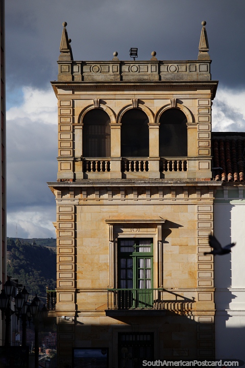 Palácio da Torre, melhor conhecida como Palacio da Torre, construïdo em 1539 em Tunja. (480x720px). Colômbia, América do Sul.