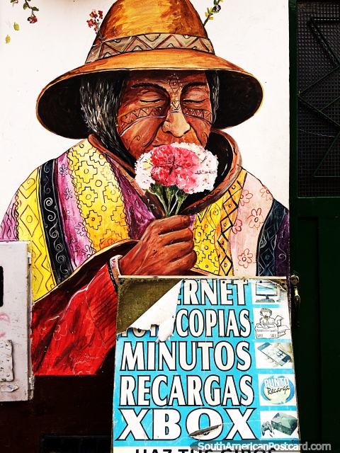 A mulher mais velha com um xale cheira as flores, arte de rua em Sogamoso. (480x640px). Colmbia, Amrica do Sul.
